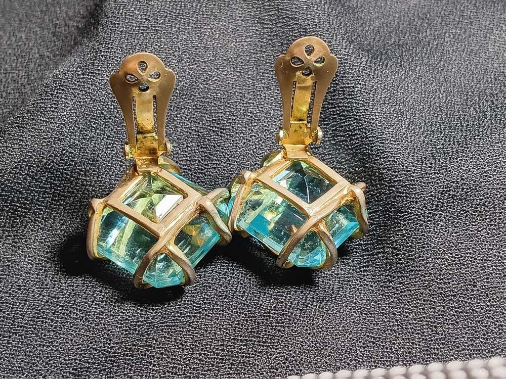 Ledo Vintage Aqua Blue Gold Tone Chunky Clip On Earrings Lucite Large Retro - Picture 5 of 5